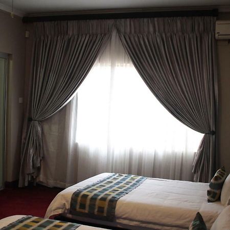 Triple Palms Bed And Breakfast Gaborone Bagian luar foto