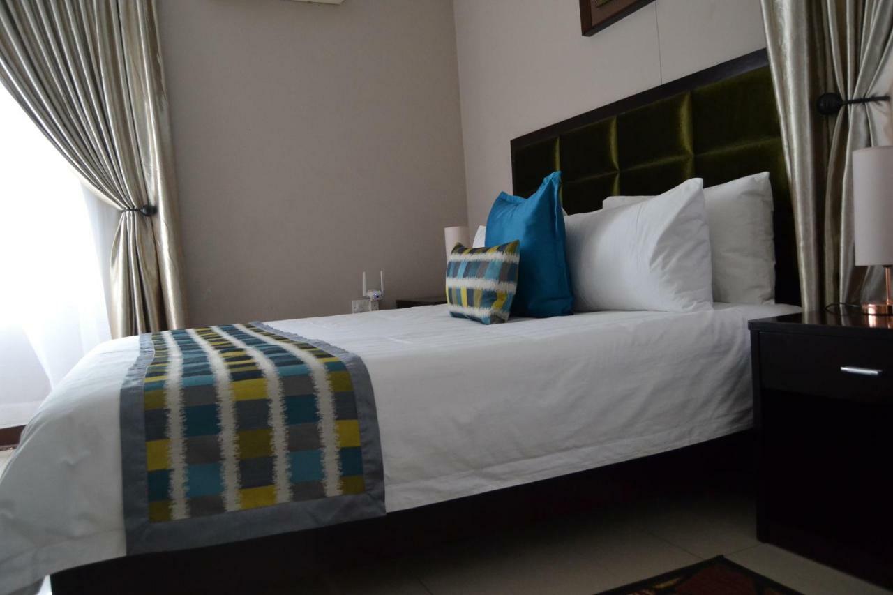 Triple Palms Bed And Breakfast Gaborone Bagian luar foto