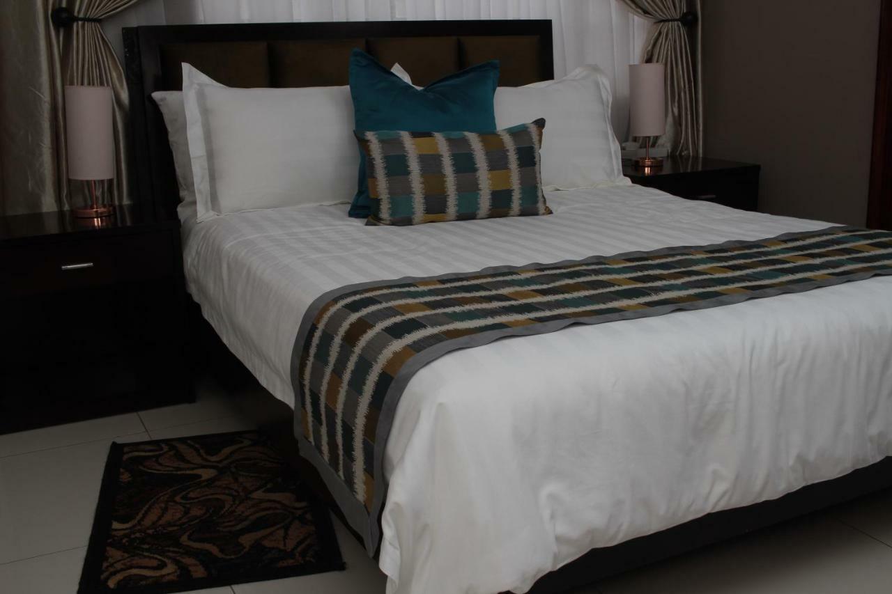 Triple Palms Bed And Breakfast Gaborone Bagian luar foto