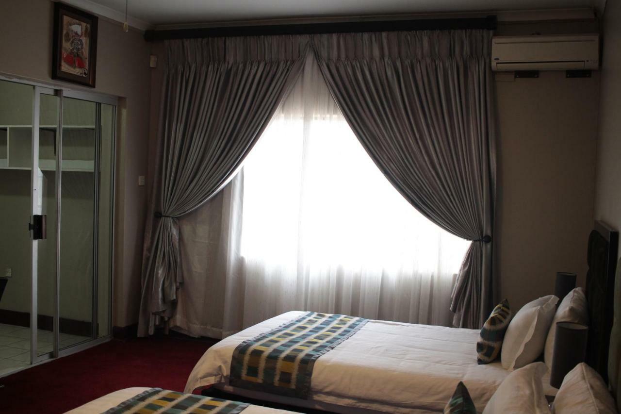 Triple Palms Bed And Breakfast Gaborone Bagian luar foto