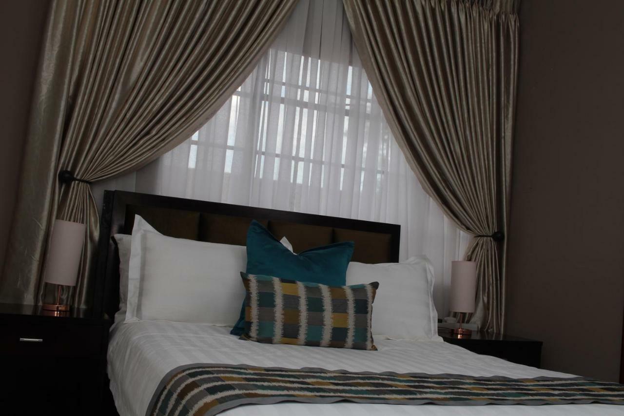 Triple Palms Bed And Breakfast Gaborone Bagian luar foto